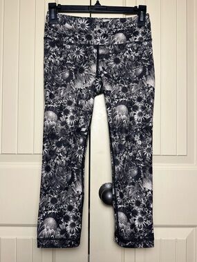 Lululemon Wunder Under Crop Flowabunga Black Angel Wing Floral Leggings Size 4